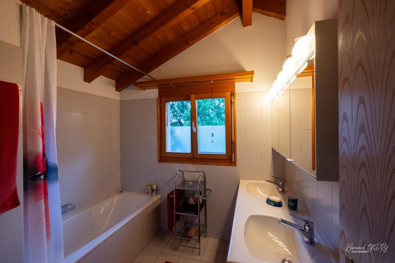 Zimmer Mit Eigenem Badezimmer Nafels Exterior photo