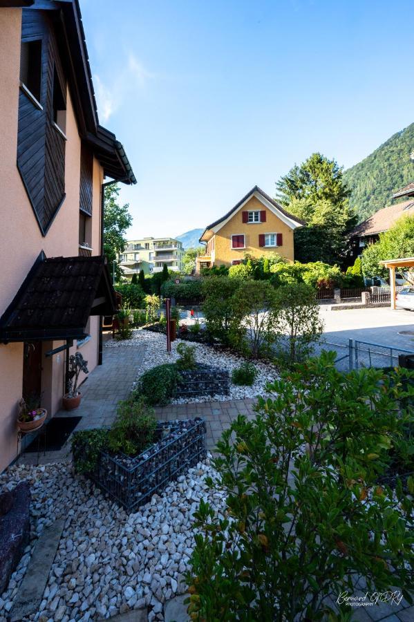 Zimmer Mit Eigenem Badezimmer Nafels Exterior photo